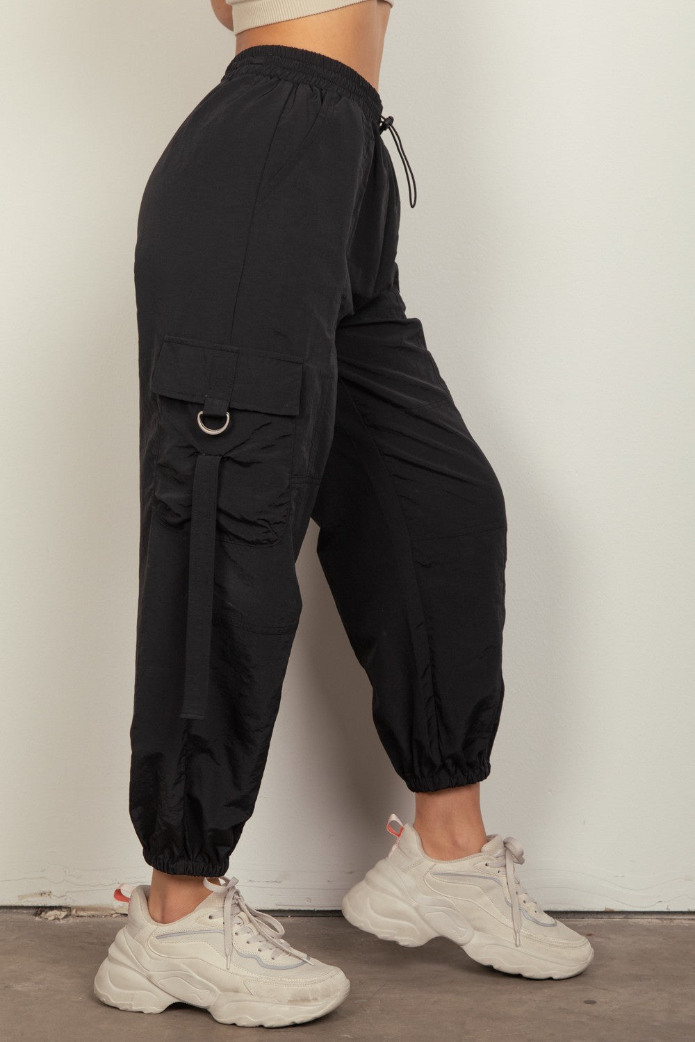 VERY J Elastic Waist Woven Cargo Pants in Black